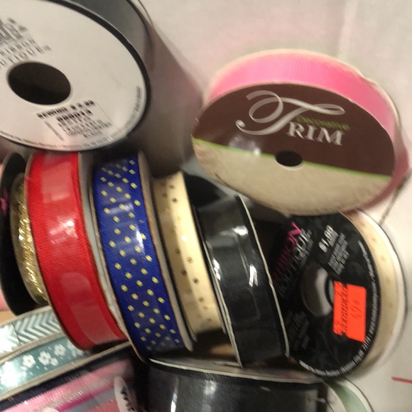 NEW WRAPPED VARIOUS RIBBON 41 SPOOLS MOSTLY GROSGRAIN AND A FEW SATIN - Picture 4 of 6